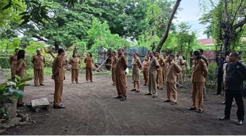 PJ bupati sika saat menjadi inspektur upacara dan memberikan pengarahan untuk tekankan inovasi dan di siplin di kominto yang di harapkan juga jadi garda terdepan digitalisasi