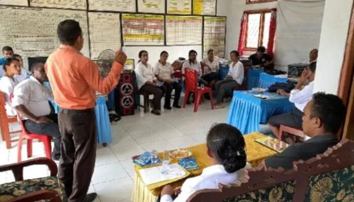Edukasi Pentingnya Hidup Berkoperasi, Manajemen Kopdit Pintu Air Adonara Sosialisasi di SDI Duablolong