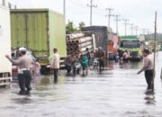 Banjir di Jalintim Pelalawan Makin Parah, Lalu Lintas Lumpuh dan Antrean Kendaraan Panjang