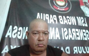 Fhoto ketua LSM wadah generasi anak bangsa Papua, Yeri basri Mak, SH, MH menyampaikan kecaman keras dalam pernyataan persnya pada Selasa 22 April 2025
