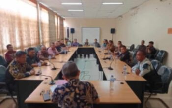 Pertemuan masyarakat dengan dinas pupr untuk menyampaikan aspirasi pembangunan jalan di dinas pupr pada hari kamis 4 April 2025