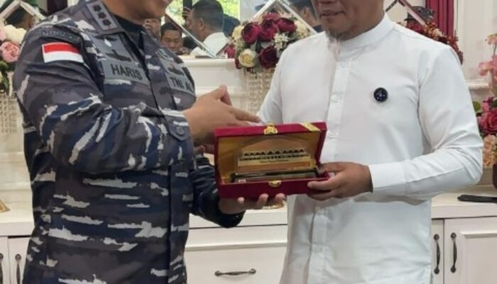 Jalin Sinergi Maritim, Bupati Zukri Terima Kunjungan Komandan Lanal Dumai