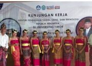 Tarian Heuk dan Ronggeng Senitari Unimor Sambut Menteri Pendidikan Tinggi Sains dan Teknologi dalam Pengresmian Gedung Laboratorium Terpadu Universitas Timor