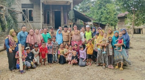Bupati tinjau dan dengarkan keluhan warga muara sako paska banjir besar di langgam..