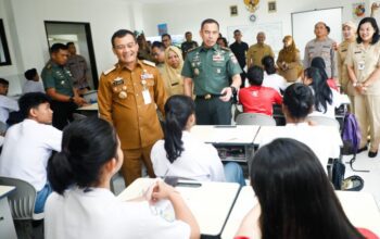Gebrakan Berani! Gubernur Jateng Ahmad Luthfi Gratiskan Siswa Miskin Sekolah di Swasta — Pertama di Indonesia! IMG-20250519-WA0220