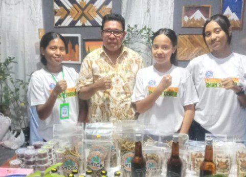 Produk sekolah yang dihasilkan dari sekolah yang bermutu, berkarakter dan berkualitas dan harus punya skill andal demi menjawab kebutuhan zaman