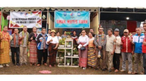 Gebyar pameran yang di laksanakan oleh SMA/SMK di TTU yang di dotong oleh guru ditengan tantangan pendidikan