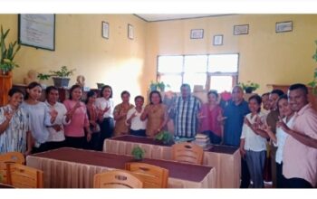 Kunjungan tim penilai saat meninjau salah satu perpustakaan di SMA negeri binino dan juga adakan lomba perpustakaan terbaik