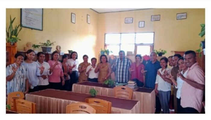 Kunjungan Tim Penilai Lomba Perpustakaan Hardiknas TTU: Perpustakaan SMA Negeri Binino Jadi Sorotan