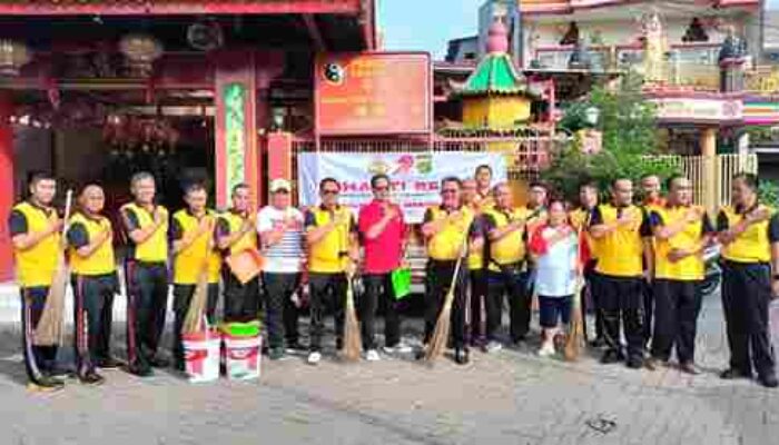 Polsek Neglasari Aksi Nyata! Sambut Hari Bhayangkara ke-79 dengan Bakti Religi di Klenteng