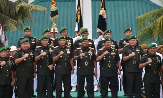 Sertijab enam perwira di kodan xiii untuk penyegaran organisasi dan regenerasi kepemimpinan TNI