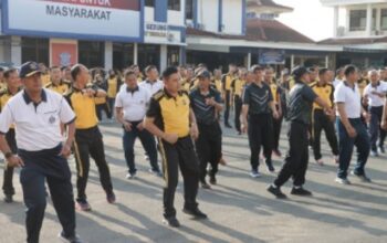 Suasana saat pemeriksaan kesehatan di Polresta Cilacap dan diakhiri dengan pembagian paket sembako