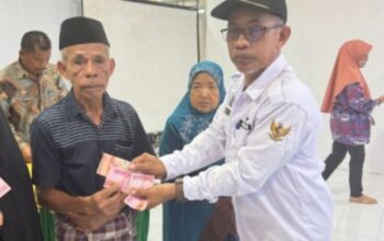 Fhoto penyerahan BLT dana desa tahap 2 di desa tamasaju