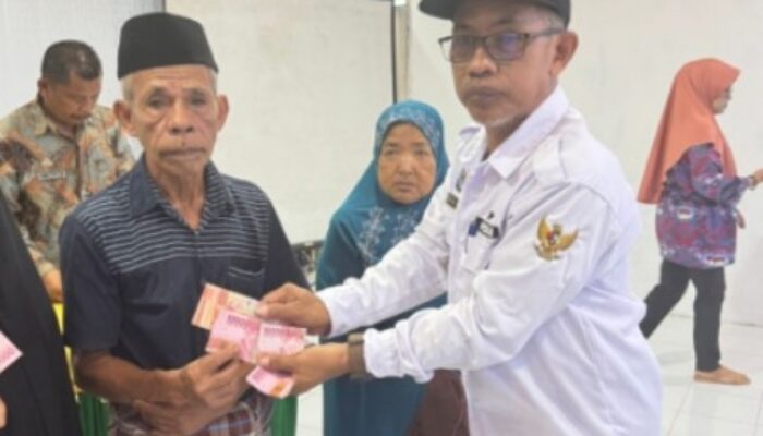 40 KPM Desa Tamasaju Terima BLT Dana Desa Tahap II: Rp 900 Ribu untuk Kebutuhan Pokok