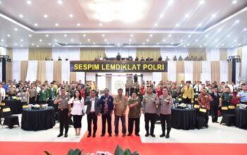 Gambar suasana sespimma polri angkatan 73 di acara seminar polisi dan masyarakat