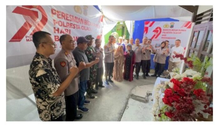 Polresta Cilacap Bedah Rumah Warga Tak Mampu, Kado Nyata di Hari Bhayangkara ke-79