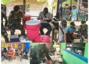 Dekat Dengan Warga, Pos Teluk Etna Satgas Yonif 642/Kps Ajak Warga Makan Bersama