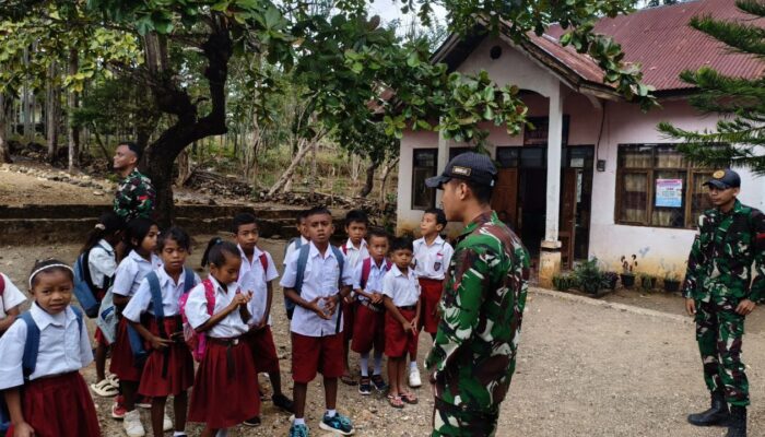 Satgas Pamtas RI-RDTL Tanamkan Wawasan Kebangsaan di SD Perbatasan TTU