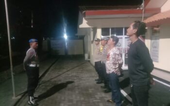 Polsek Kronjo Gelar Apel Malam Siaga, Perkuat Sistem Pengamanan Mako Polsek Kronjo Gelar Apel Malam Siaga, Perkuat Sistem Pengamanan Mako