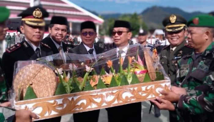 Kejutan Spektakuler! Dandim 1423/Soppeng Bawa Nasi Tumpeng Raksasa untuk Kapolres di Hari Bhayangkara ke-79