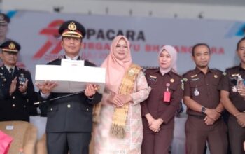 Kejutan Hangat dari Kejari Soppeng untuk Kapolres di HUT Bhayangkara ke-79 Kejutan hangat dari Kejari shoppeng untuk Kapolres saat hari ulang tahun bhayangkara ke 79