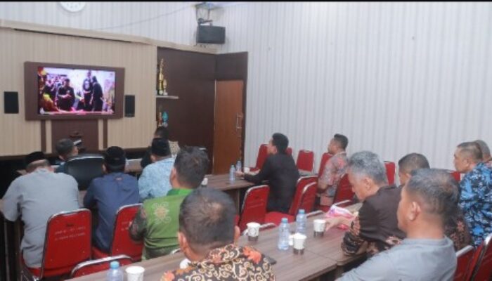 Wayang Kulit “Anartha Binangun” Meriahkan Nobar Polres Wajo Bersama Masyarakat