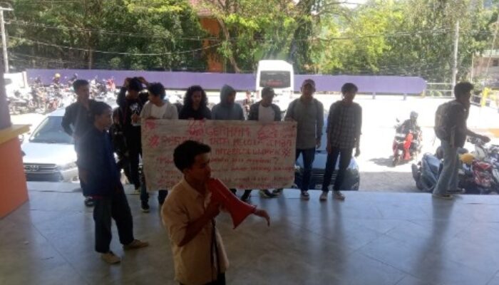 Puluhan Mahasiswa UNIMEN dalam GERHAM Gelar Aksi Protes, Tuntut Reformasi dan Transparansi