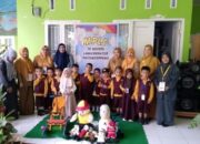 Hari Pertama Sekolah di TKN Lamungpatue Soppeng Disambut Meriah, Orang Tua Antusias Antar Anak