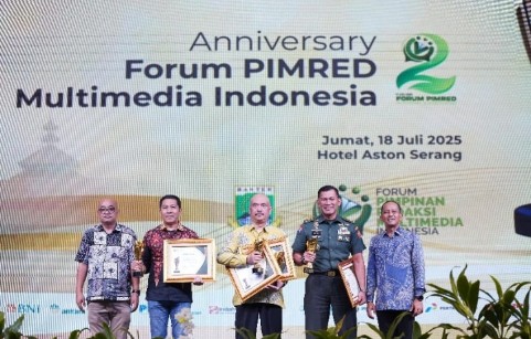 Raih Penghargaan Pemimpin Visioner di Pimred Award 2025