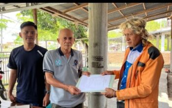 Petahana Bergerak! Alimuddin Resmi Ambil Formulir Ketua PWI Soppeng 2025-2028 Alimuddin Resmi Ambil Formulir Ketua PWI Soppeng 2025-2028