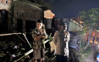 Polsek Tempe Cepat Amankan TKP Kebakaran Rumah Kosong di Wajo