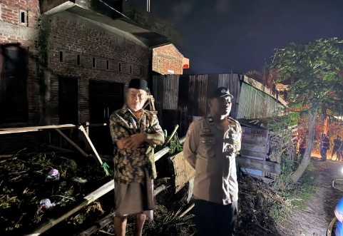 Polsek Tempe Cepat Amankan TKP Kebakaran Rumah Kosong di Wajo