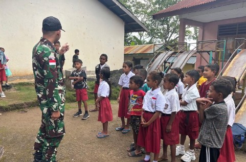 Satgas Pamtas RI–RDTL Gelar Wawasan Kebangsaan di SDK Nilulat