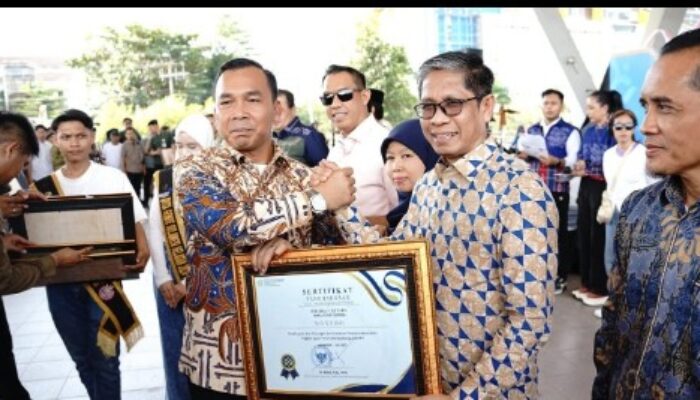Dapat Penghargaan dari Menteri BKKBN, Bupati Soppeng dan Ketua TP PKK Dinilai Inspiratif di Bidang Keluarga