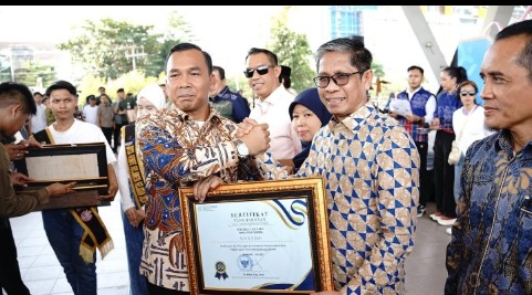 Penghargaan Menteri BKKBN, Bupati Soppeng dan Ketua TP PKK Dinilai Inspiratif di Bidang Keluarga