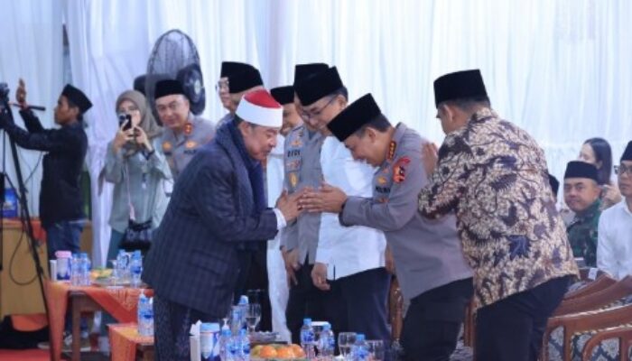 Dikenal Sebagai ‘Jimat Ketertiban’, Jenderal Sigit Dipuji Ketua PBNU Saat Haul Buntet Pesantren