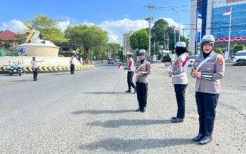 Humanis dan Penuh Semangat Nasionalisme: “Polantas Menyapa” Warnai Jalan Merdeka di Soppeng Kondisi di Lapangan yang Humanis dan Penuh Semangat Nasionalisme: “Polantas Menyapa” Warnai Jalan Merdeka di Soppeng