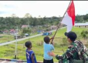 Semangat Merah Putih di Perbatasan: Satgas Yonif 642/Kps Bagikan Bendera di Kampung Yermatum