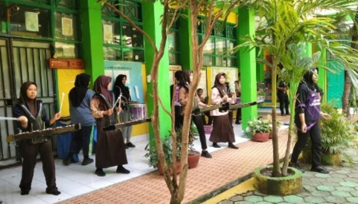SMPN 2 Soppeng Semarakkan HUT RI ke-80 dengan Latihan Drumband dan Pentas Seni