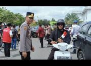 Semarak HUT ke-80 RI, Polres Wajo Bagikan Ribuan Bendera dan Gelar Pasar Murah Beras