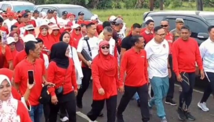 Ribuan Warga Enam Kecamatan Tumpah Ruah di Gerak Jalan Santai Bone Selatan: Doorprize Umroh Jadi Sorotan!