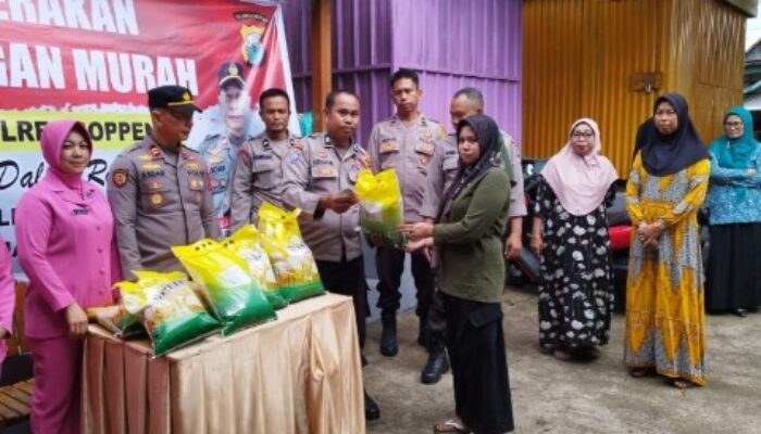 Peduli Daya Beli Warga, Polres Soppeng Salurkan 5 Ton Beras Lewat Gerakan Pangan Murah Bhayangkara