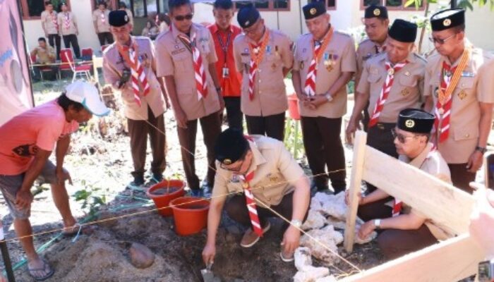 Hari Pramuka, Edy Manaf Letakkan Batu Pertama Pembangunan Mushallah Cikal Bulukumba