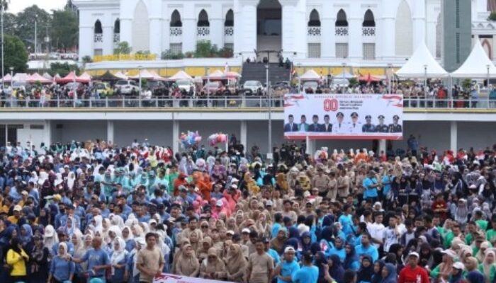 Ribuan Warga Soppeng Antusias Ikuti Gerak Jalan Santai Meriahkan HUT RI ke-80