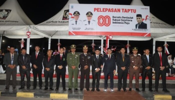 Rangkaian HUT ke-80 RI, Malam Taptu Warnai Kota Soppeng dengan Pawai Obor