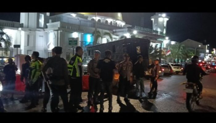 Polsek Tempe Amankan Upacara Taptu dan Pawai Obor HUT ke-80 RI di Sengkang