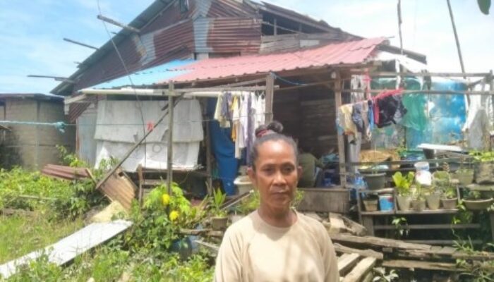 Kisah Pilu Ibu Norma: Tinggal di Rumah Rapuh, Bertahan Hidup Bersama 5 Cucu di Pontianak Barat