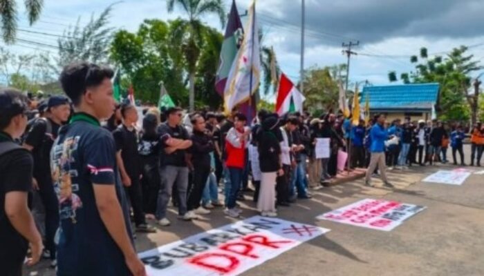 Aksi Damai di DPRD Ketapang: Mahasiswa, Ojol, dan Aliansi Masyarakat Serukan 17 Tuntutan