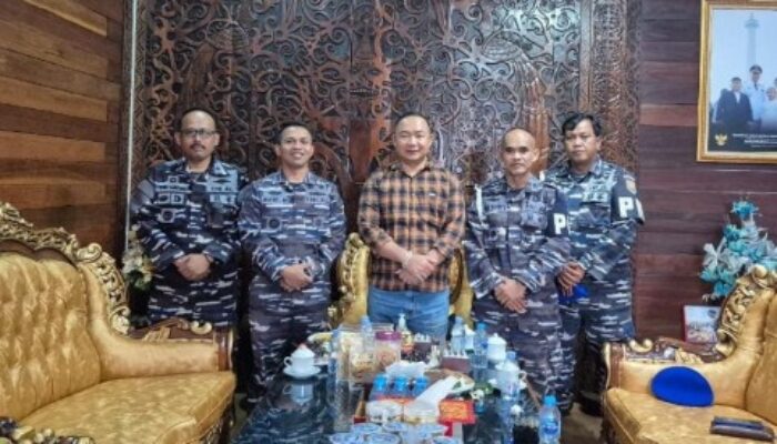 Bupati Sambut Danlanal Ketapang di Kediaman, Sinergi Kian Erat