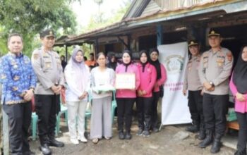 Kapolres Musi Rawas Turun Langsung Salurkan Bantuan Banjir di Desa Darma Sakti Screenshot_2025_0919_100640